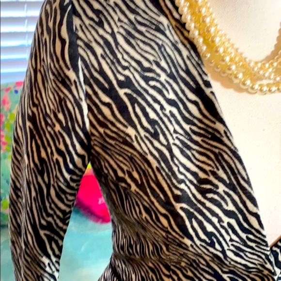 NEW H&M zebra jacket with stretchy solid black sleeve inset - Picture 2 of 14